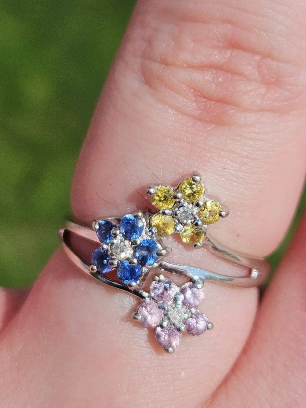 10K White Gold Diamond & Blue Yellow Pink Spinel Cluster Flower Ring Size 7